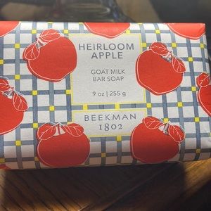 BEEKMAN 1802 Heirloom Apple Goat Milk Soap Bar 9 oz